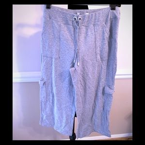 WHBM cargo capris-size Small